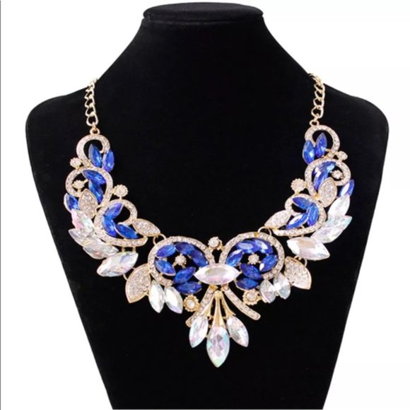 NWT Brand New Very Beautiful Big Chunky Charm Necklace - Picture 2 of 6